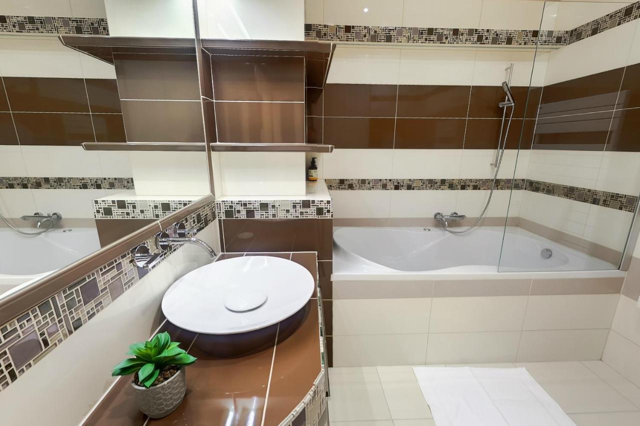 Park Hideaway Bestern Сегед Екстериор снимка